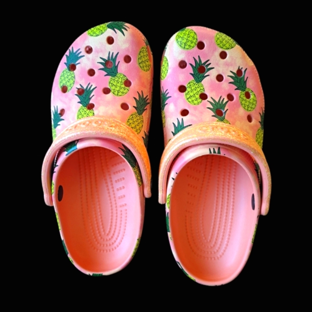 CROCS Classic Retro Resort Papaya Pink Pineapple Clogs, 8.5 Women/6 Junior